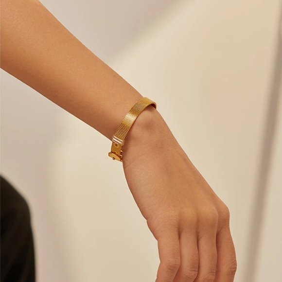 NEW 18K Gold Plated Mesh Buckle Belt Bracelet - Picture 3 of 5